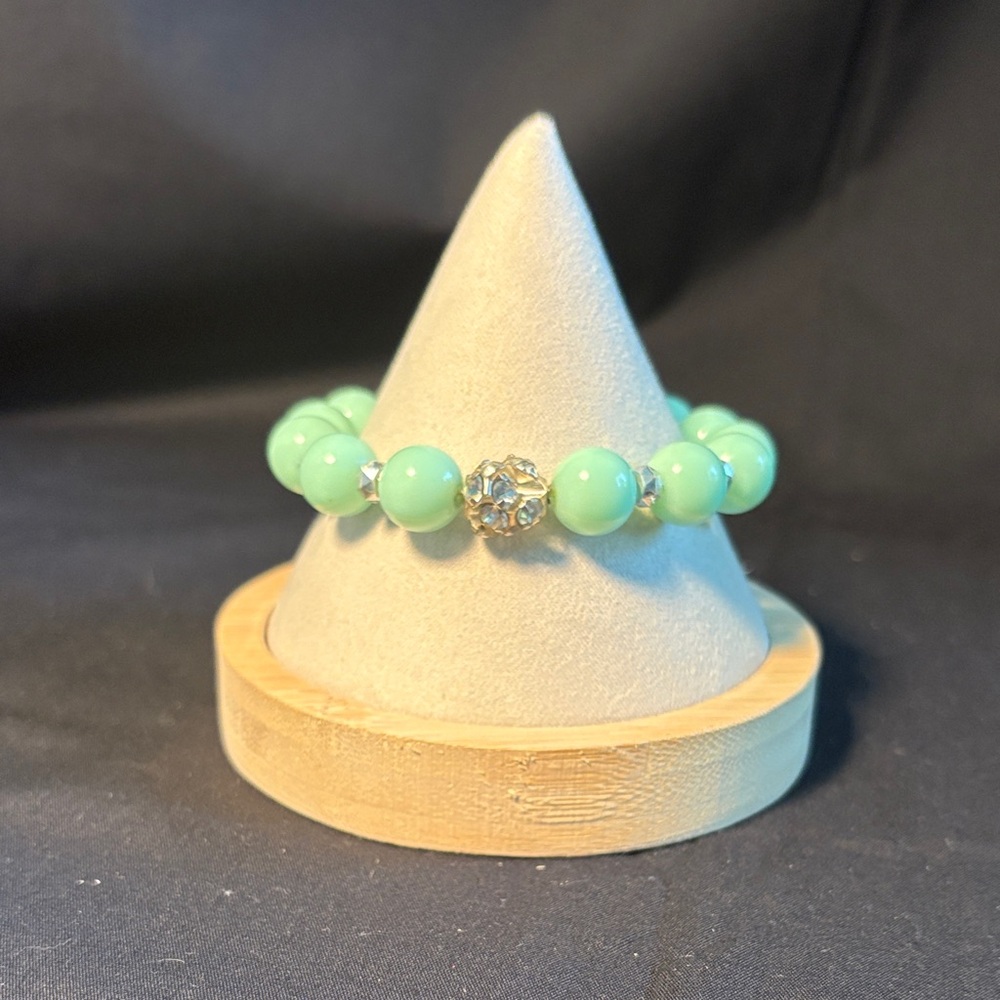 Elegant Green Beaded Bracelet